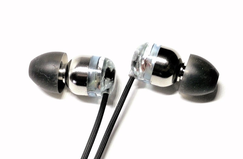 ニッケルメッキを施した真鍮と樹脂素材の筐体