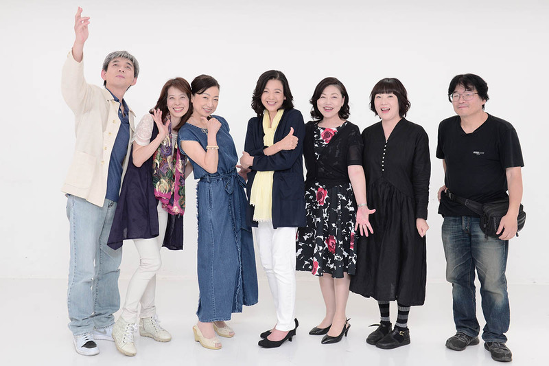 左から吉田淳、大石麻衣、名和慶子、森永奈緒美、小島憲子、直井理奈、國米修市