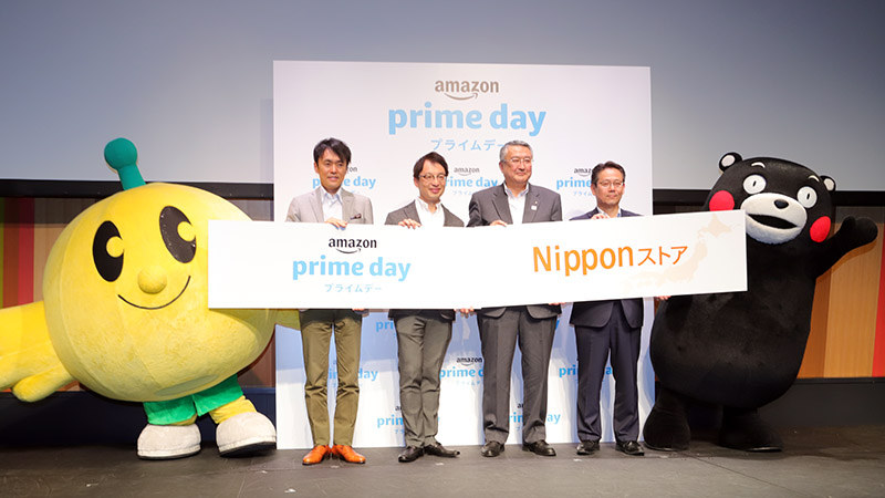 記者会見では、熊本のマスコットキャラクター くまモン(右端)と、福島のキビタン(左端)が登場。くまモンの隣は熊本県商工観光労働部の原山明博 観光経済交流局長。中央右は福島県の鈴木正晃副知事