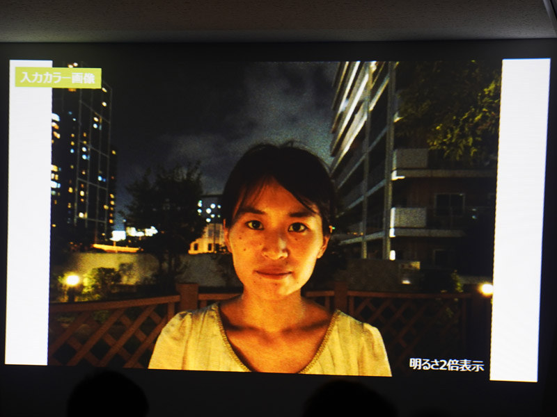 カラーカメラで撮影した人物。ズレていないように見えるが