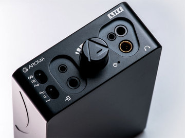 AROMA、2.5mm 4極/4.4mm 5極/3.5mmの3出力搭載ポータブルアンプ「A100
