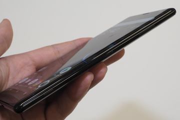 ソニー、有機ELとAndroid 9搭載の「Xperia XZ3」。AI採用UIで片手操作
