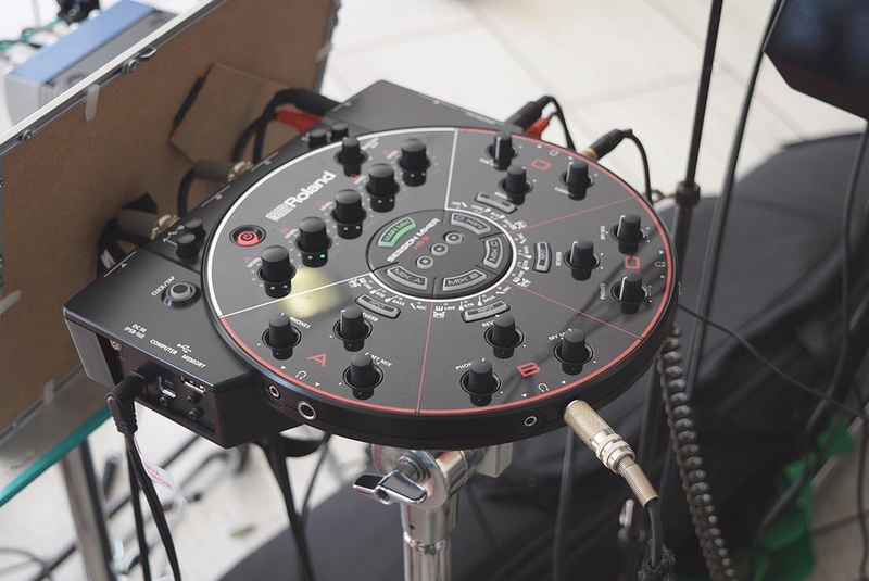 ローランドのミキサーHS-5を使用