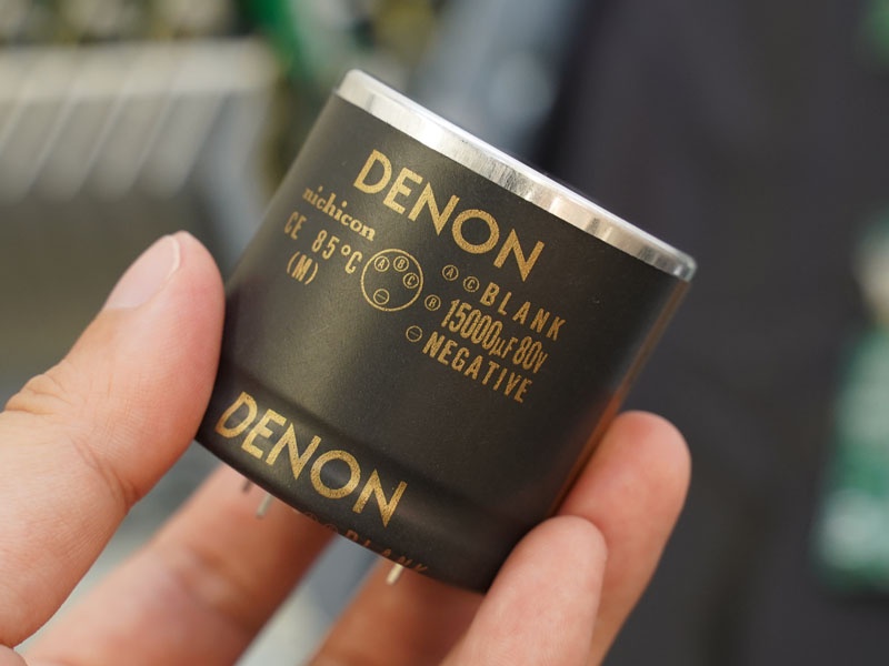 電源部に採用している、カスタムブロックコンデンサ