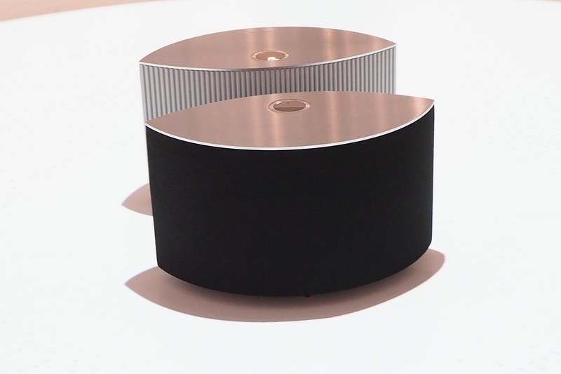 SC-C50は円弧形の本体も特徴的