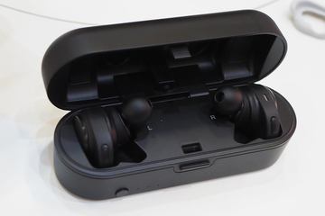 オーテク、左右分離イヤフォンと高級レザーの限定ヘッドフォン、新