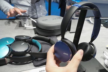 AKG Y500 Wireless ヘッドフォン 収納袋つき ヘッドホンケースの