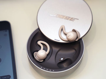 ボーズ、ノイズをマスキングして快眠できる“耳栓”「sleepbuds」。3万円