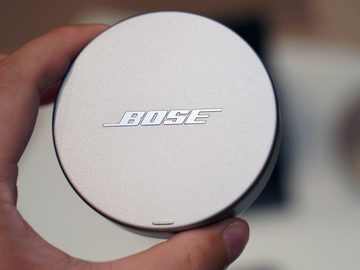 ボーズ、ノイズをマスキングして快眠できる“耳栓”「sleepbuds