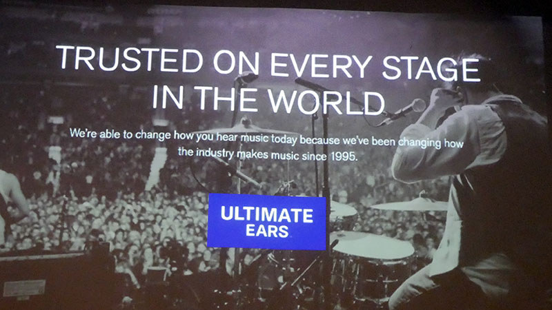 青地に「Ultimate Ears」の新ブランドロゴ
