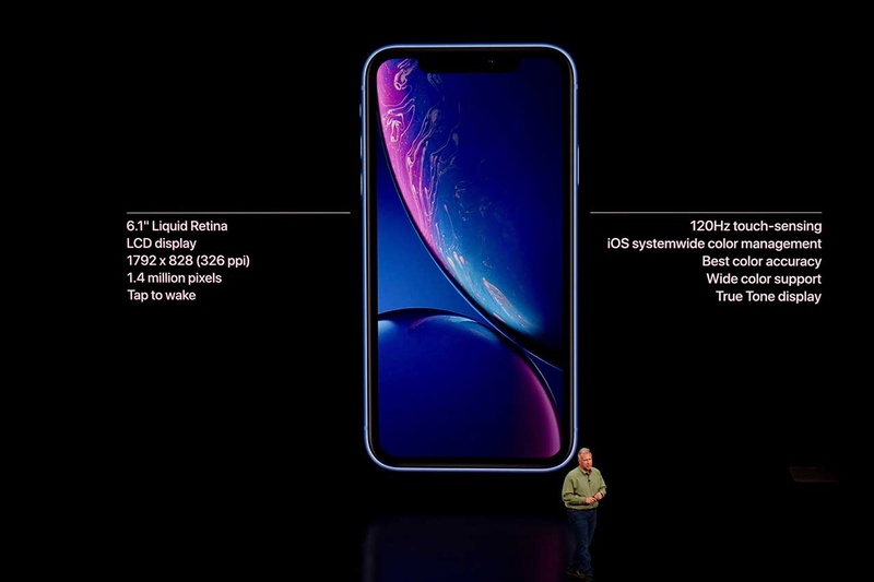 iPhone XRのディスプレイ仕様。スペックはXSに劣るのだが、実機を見ると印象はけっこう違う