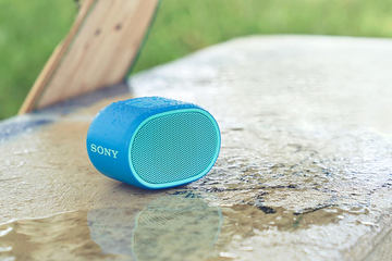 ソニー、手のひらサイズで重低音の防水スピーカー「XB01」。約5,000円