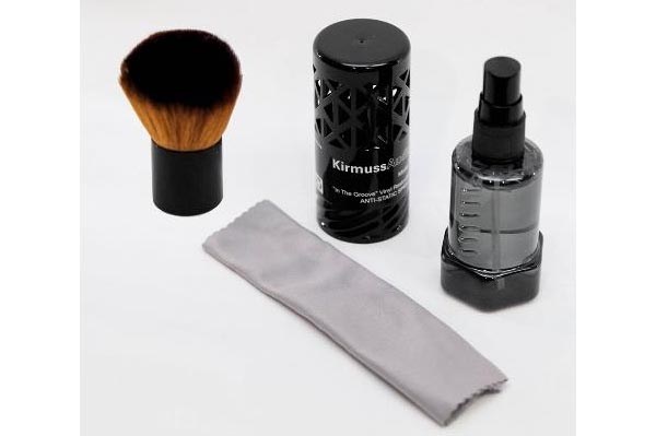 KA-AS-1 と付属の専用ブラシ