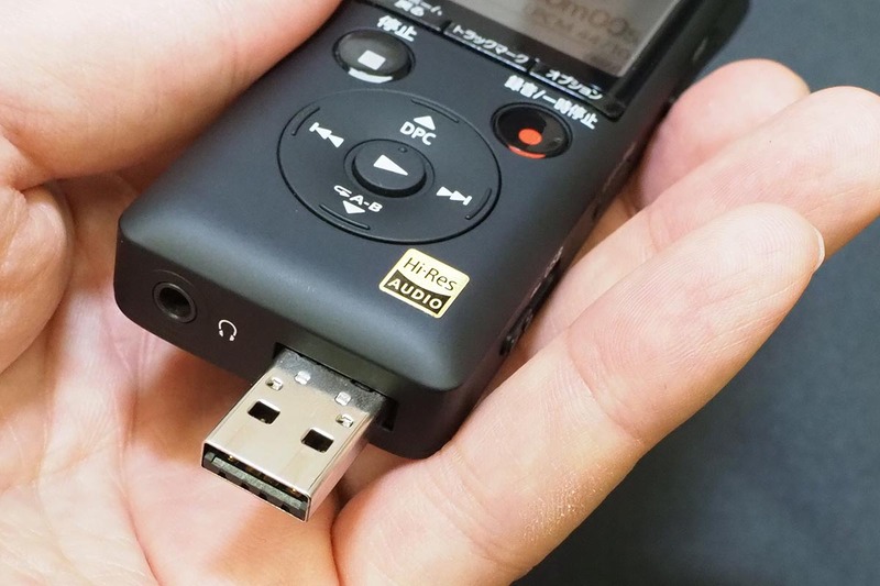 USB端子はスライド収納式