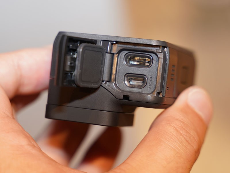 動もサポート。HDMI出力を備え、外部マイク入力もサポート