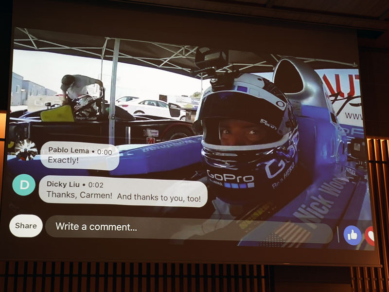 ウッドマン氏自らが、フォーミュラカーに乗り込み、スマホからFacebookへとライブ配信