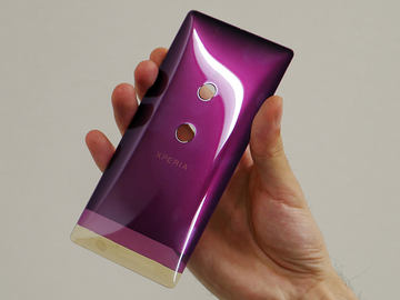 BRAVIA譲りの高画質有機ELスマホ「Xperia XZ3」。auとソフトバンク発売