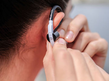 BoCo、「耳の裏から全身で聴く」骨伝導イヤフォン。高出力アンプ付属