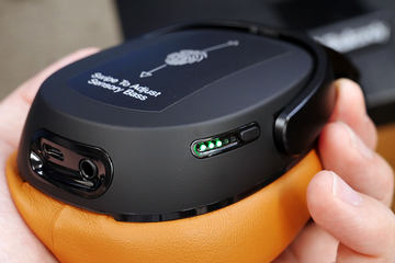 ヘッドフォン/イヤフォン Skullcandy - SKULLCANDY CRUSHER 360 BLACK/TAN あの衝撃再び！Skullcandyの震えるヘッドホン最新作「Crusher