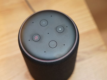 スピーカー・ウーファー Echow Show 10 Amazon.co.jp: Echo Show 10 (エコーショー10) HDスクリーン付き