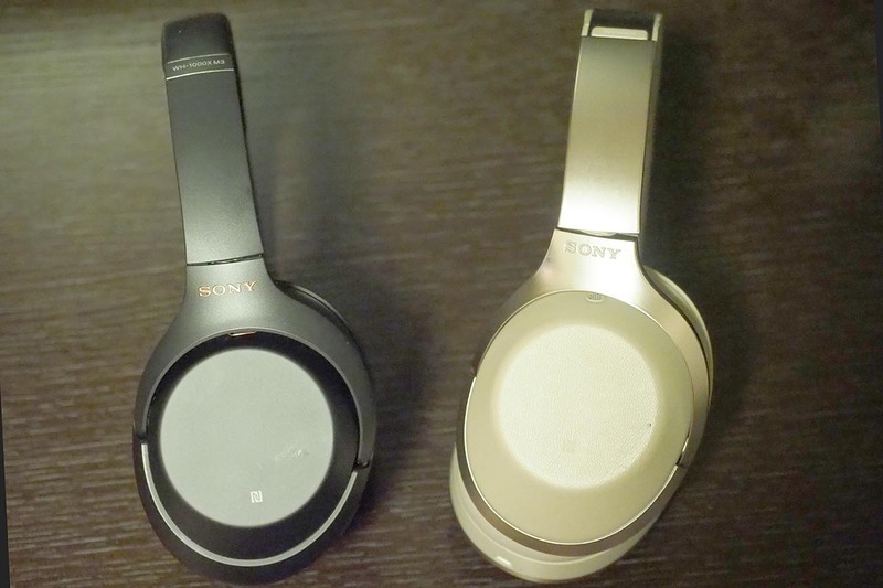 MDR-1000X(右)とWH-1000XM3(左)