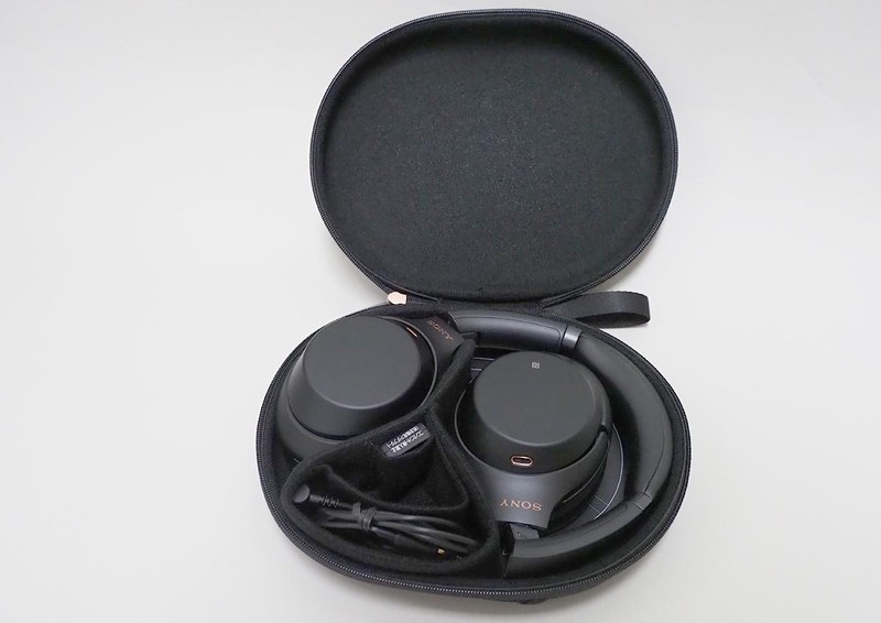 折り畳んでキャリングケースで持ち運べる