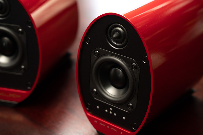 30mm径のリングダイアフラムツイーターと、63.5mm径ウーファーの2ウェイ