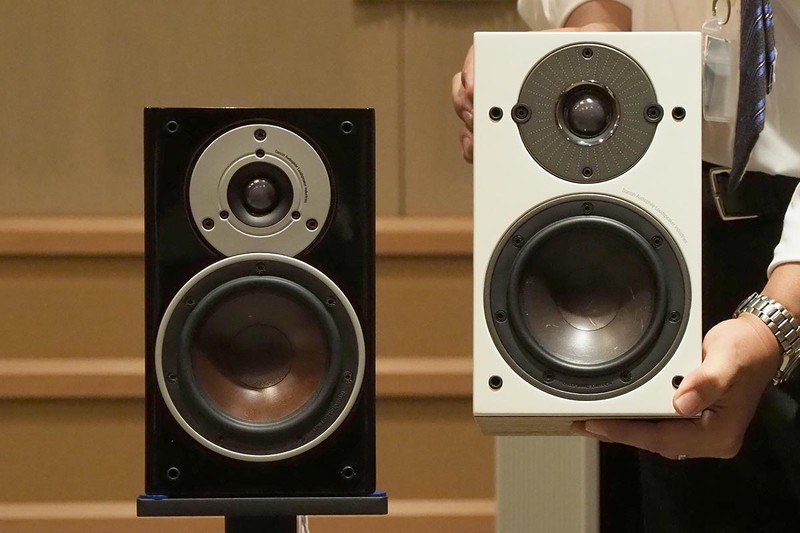 左が現行のZENSOR1、右が新しいOBERON1