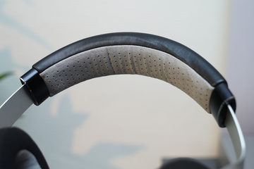 FOCAL、ハイエンドヘッドフォンで初の密閉型「ELEGIA」。約10万円 - AV