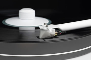 ビートルズ「ホワイト・アルバム」50周年“真っ白なレコードプレーヤー