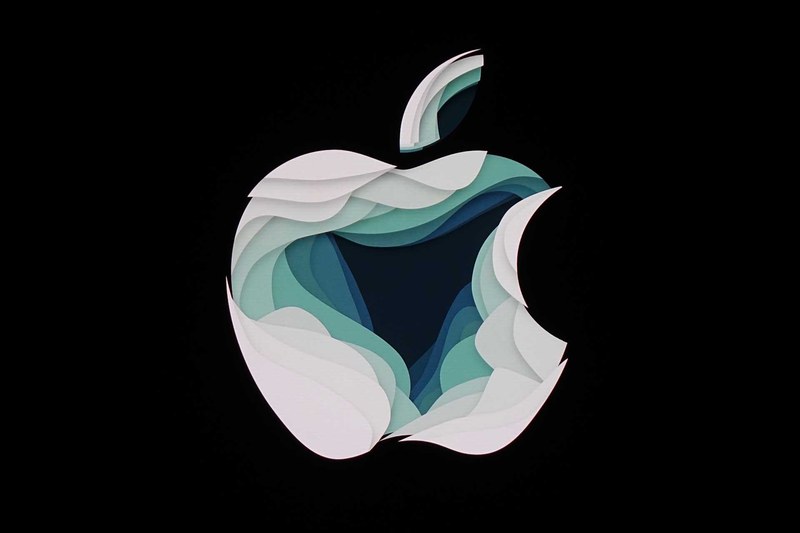 発表会の開始前には、スクリーンに大量の「アップルロゴ・バリエーション」が。多様性のあるクリエイティビティを象徴したかったのだろうか