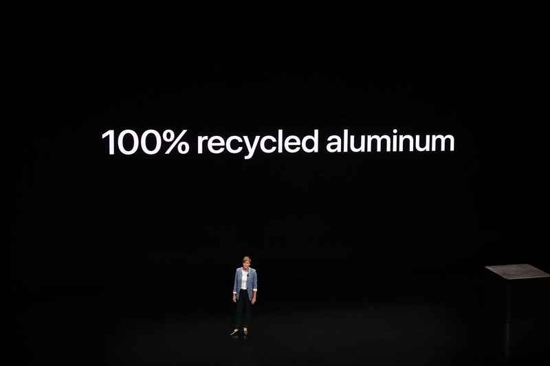 MacBook AirとMac miniの新型では、ボディの素材が「100%、再生アルミニウム」になった
