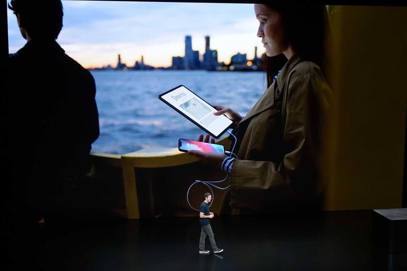 iPad Proがあれば、もうモバイルバッテリーはいらない?! 要はホスト側として「給電」できる、ということ。ノートPCで充電できるのと同じような仕組みだ