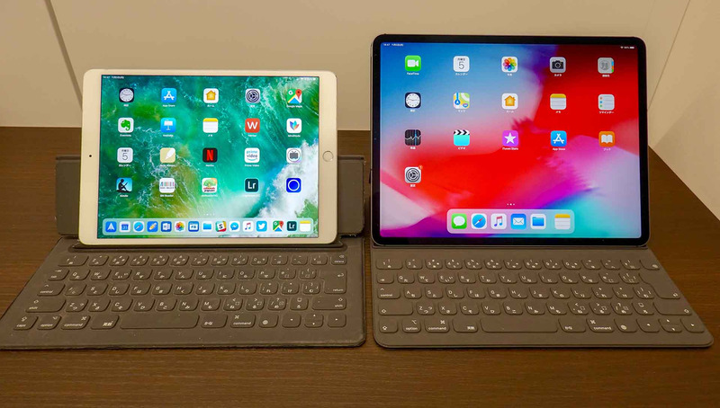 2017年版・10.5インチモデル(左)と、2018年モデル(右)を、ともにSmart Keyboardをつけて比較。10.5インチモデルに12.9インチモデルのSmart Keyboardをつける裏技は、2018年モデルでは使えなくなった
