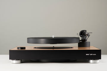 ターンテーブルが空中浮遊するアナログプレーヤー。約39.8万円 - AV Watch