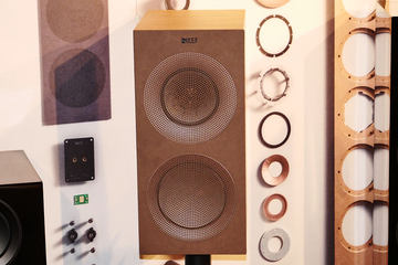 KEF、新設計Uni-Qスピーカー「Rシリーズ」。滑らかな中高域&スリム筐体