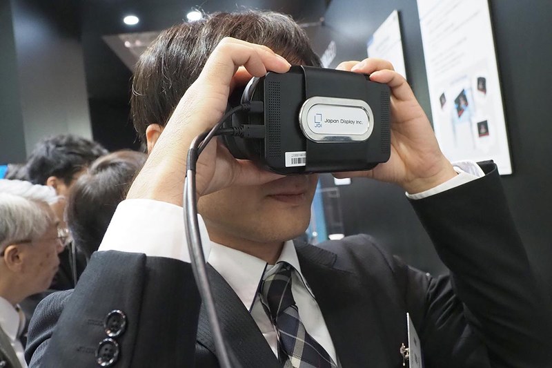 JDIのVRヘッドセット「VRM-100」