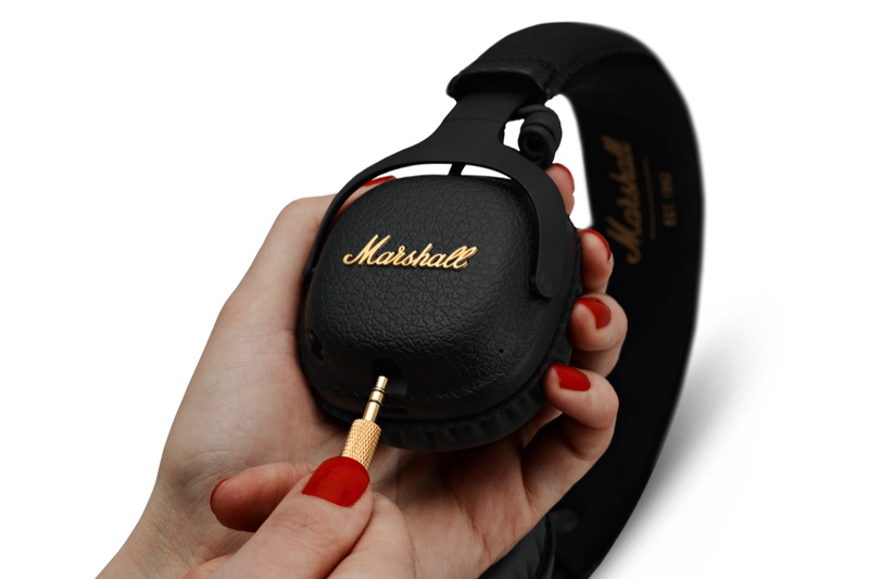 着脱式ケーブルを採用