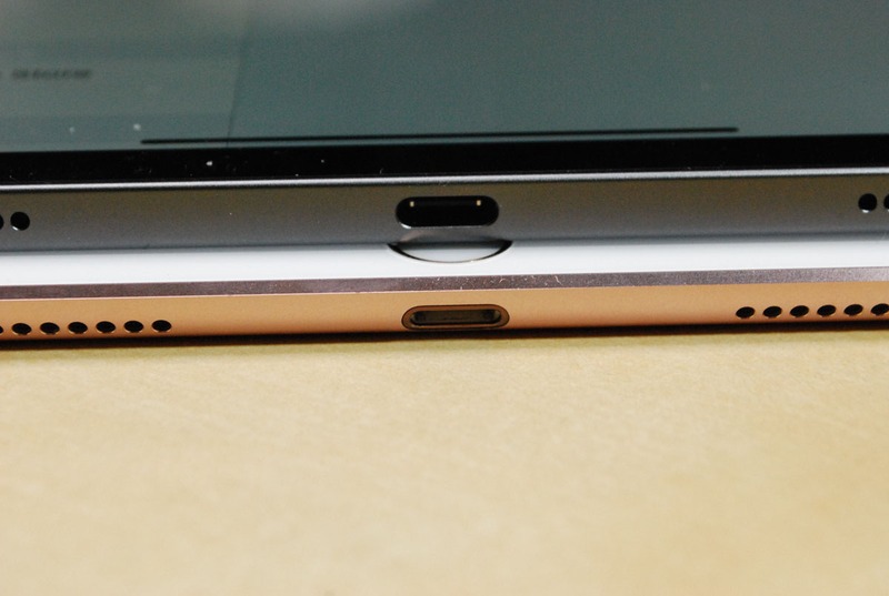 Lightningの旧型iPad Pro(下)とUSB Type-C採用の新型iPad Pro(上)