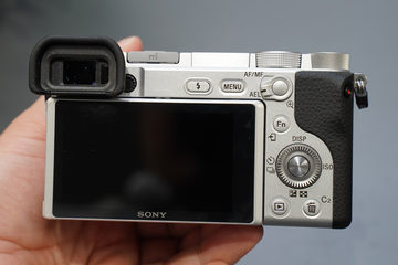 [美品]SONY α6400 APSCミラーレスカメラ Amazon | SONY(ソニー) APS-C ミラーレス一眼カメラ α6400
