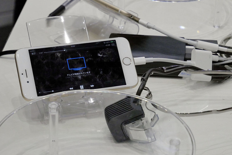 b.g.を変換アダプタを介してiPhoneに接続