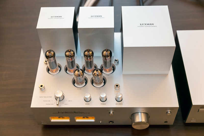 大型トランスは真空管アンプのアイコンであると同時に、音質を左右する重要なパーツだ