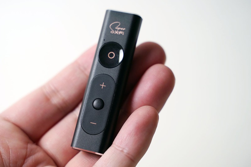 スティック状のヘッドフォンアンプ「SXFI AMP」