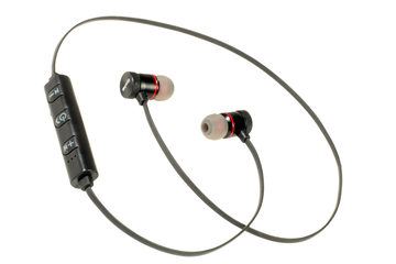 Bluetooth送信できるポータブルCDプレーヤー。BTイヤフォン付き