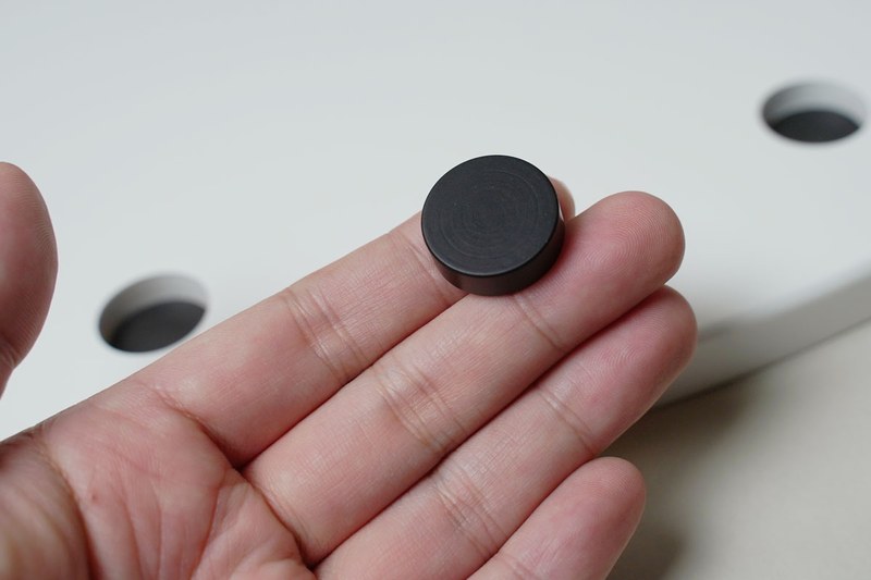 鋳鉄製インシュレーターを埋め込んで使用する