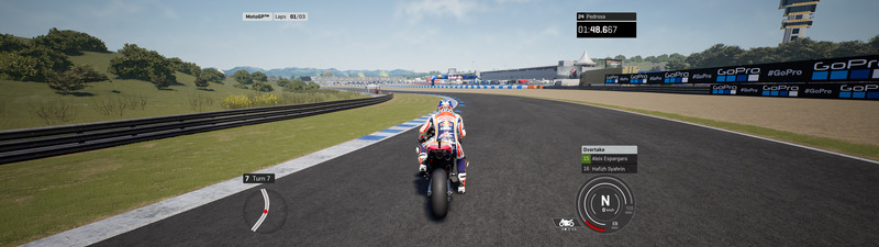 MotoGP 18はその点でも優秀。必要な情報は常に画面中央付近に表示される