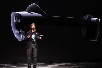 マイクロソフト「HoloLens 2」。視野角2倍&解像感倍増。両手の指を認識
