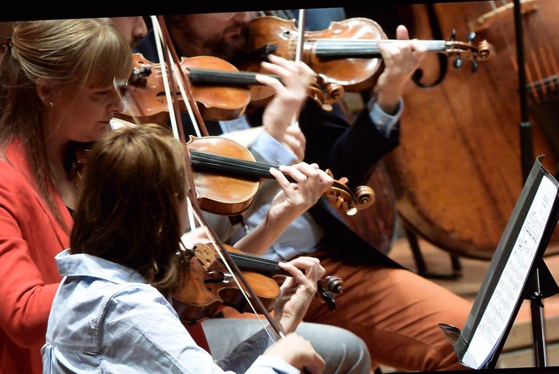 ベルリンからの映像と音声がライブストリーミングで届いた