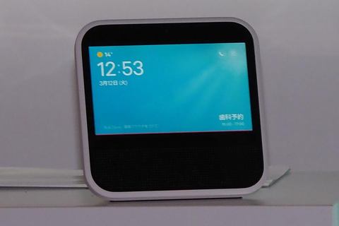 LINEのスマートディスプレイ「Clova Desk」3月19日発売。AbemaTV