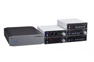 SW Desktop-Audioシリーズの現行5機種(右)に電源供給できる